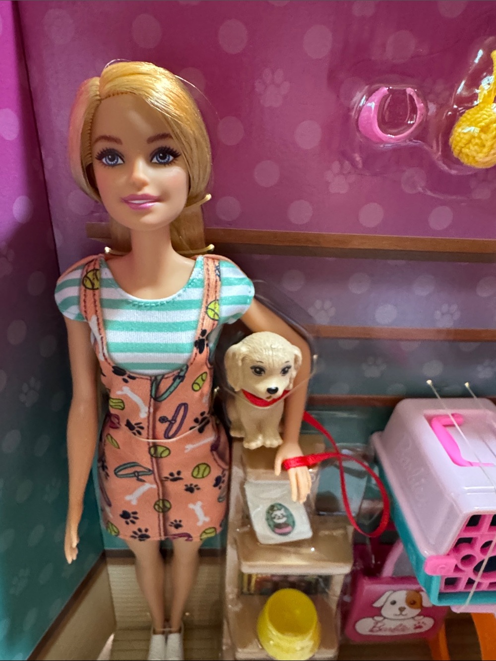 New Barbie Pink and Turquoise Pet Grooming Playset with Doll - Picture 4 of 9